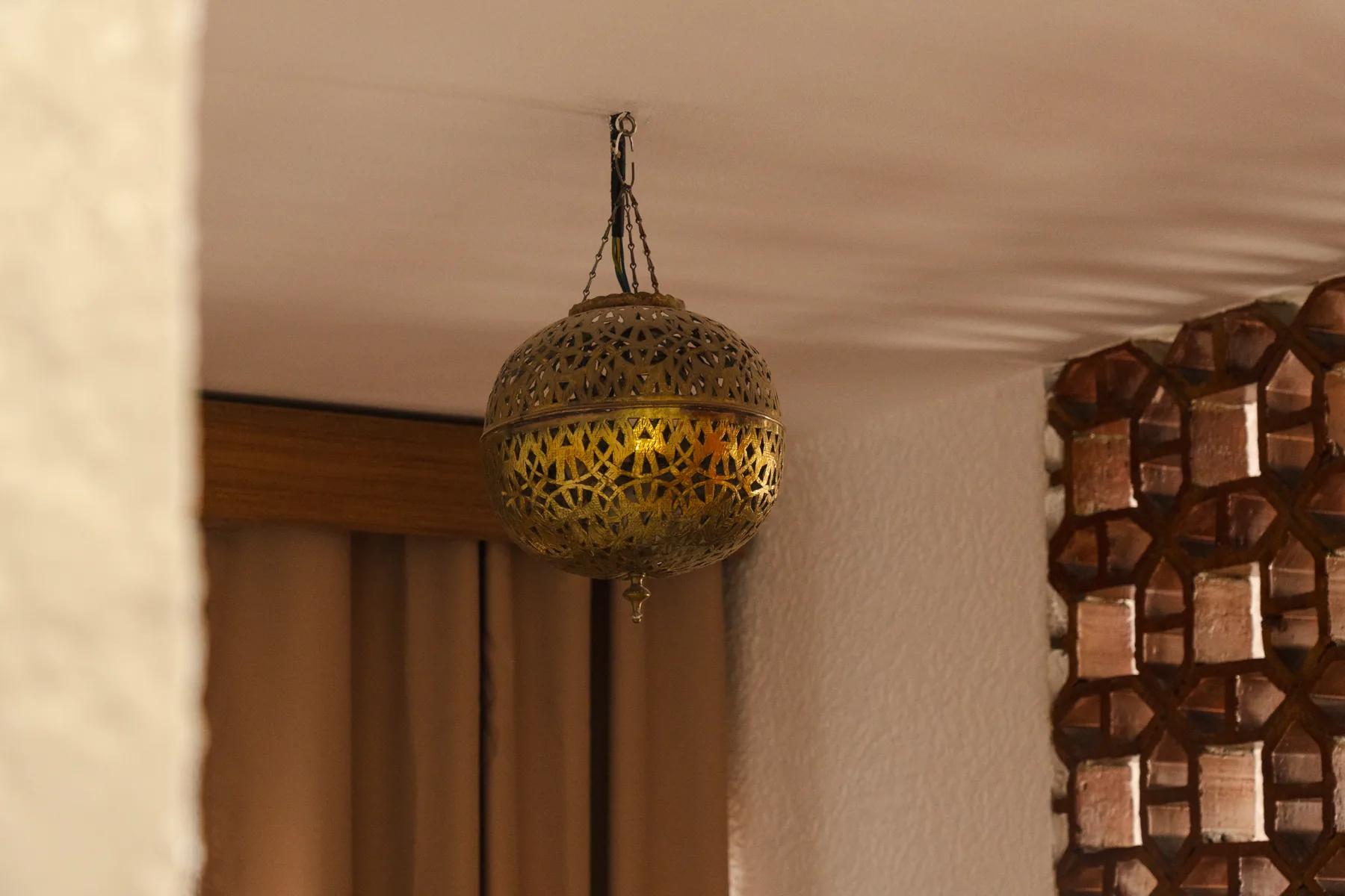 Lanterne marocaine, décor du Studiotel Afoud