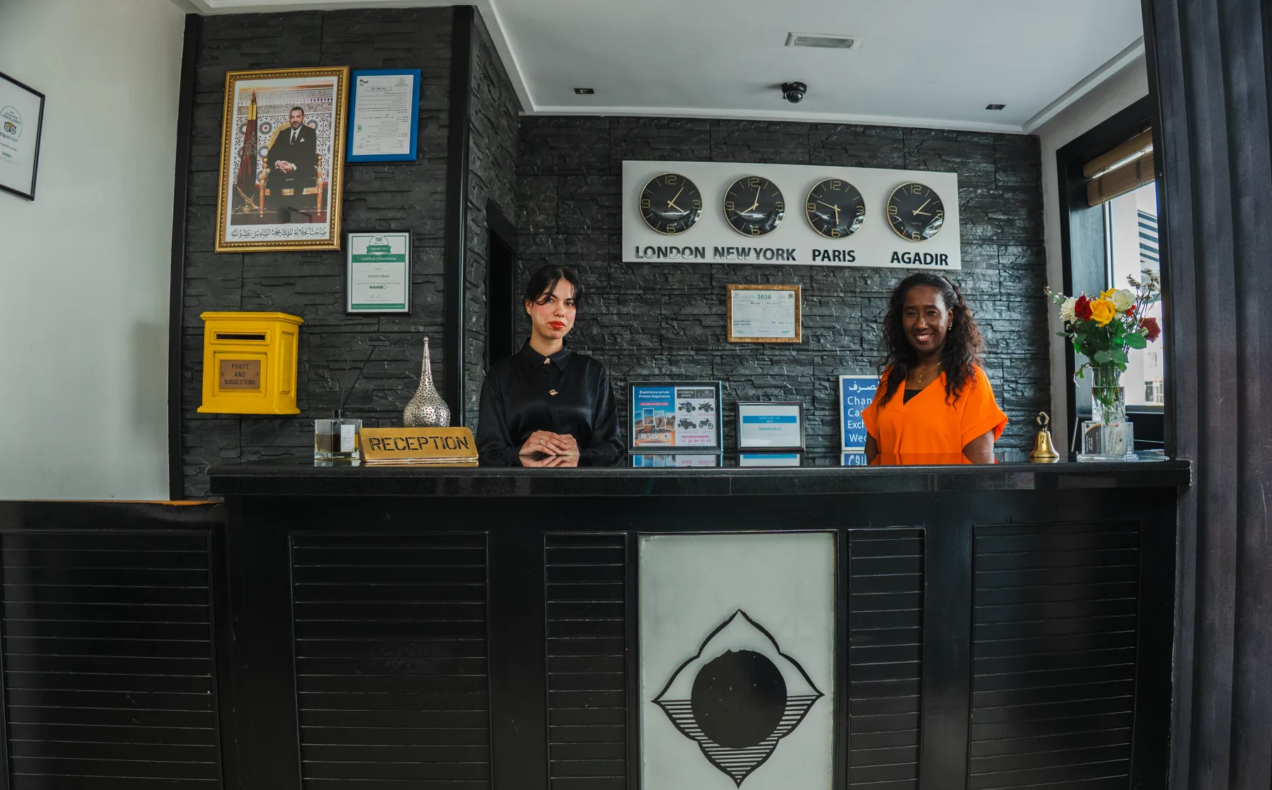 Réception et équipe du Studiotel Afoud, Agadir